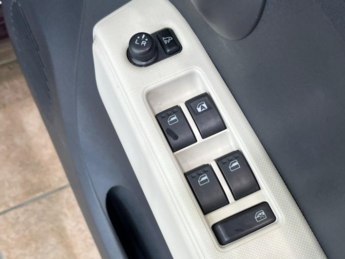 2013 Daihatsu Mira Cocoa DBA-L675S (UW-6a2f6c8e75a2d)[12]