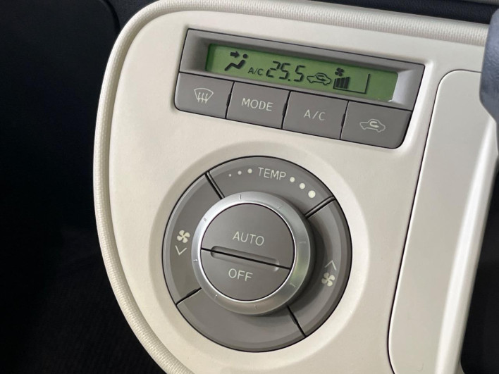2013 Daihatsu Mira Cocoa DBA-L675S (UW-6a2f6c8e75a2d)[25]
