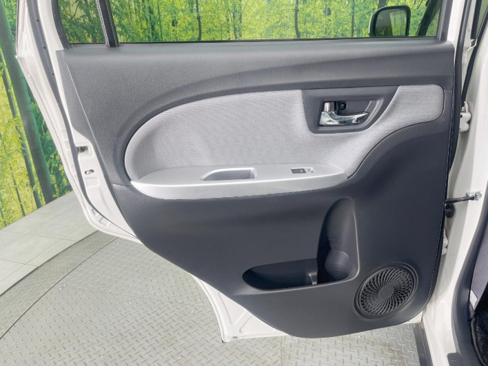 2015 Daihatsu Cast DBA-LA250S (UW-6a2f6c9380d8a)[27]