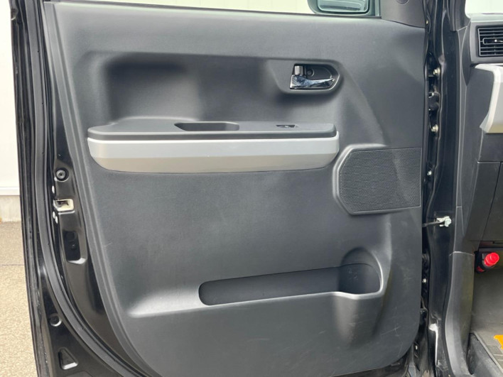 2016 Toyota Pixis Mega DBA-LA700A (UW-6a2f6ca643124)[25]