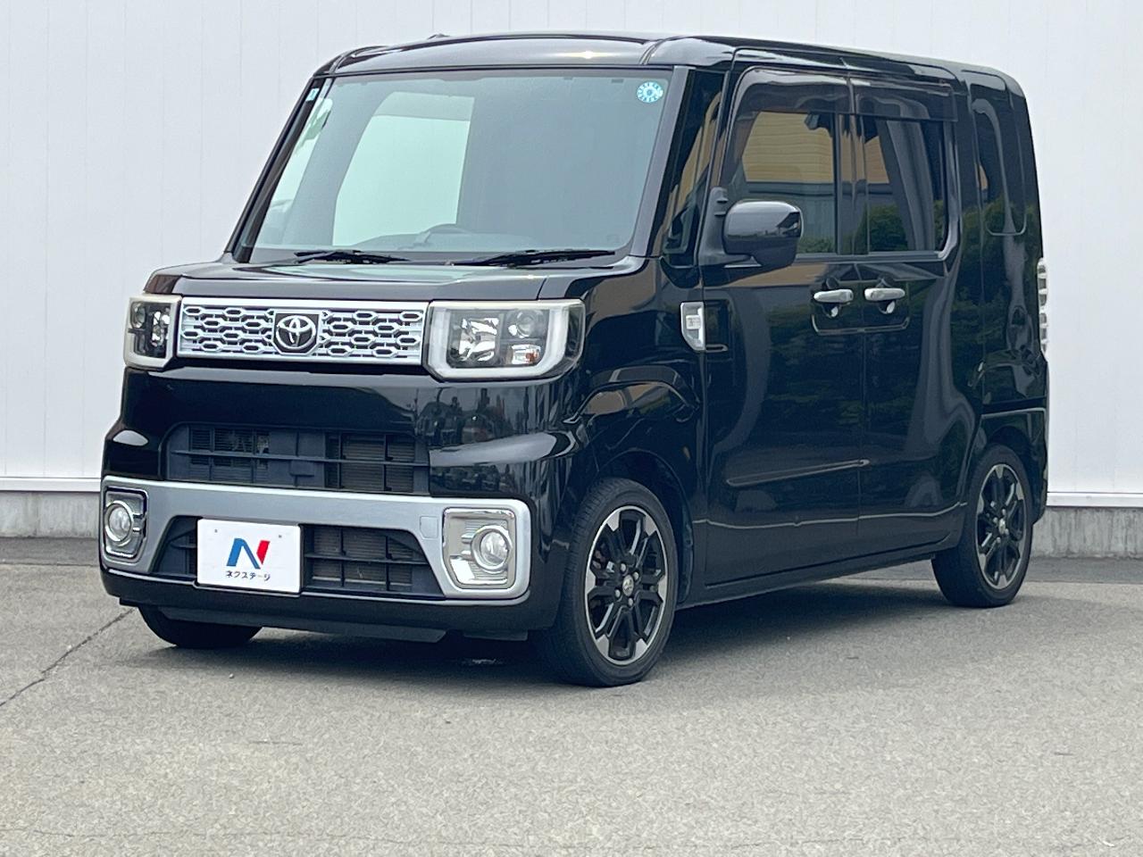 2016 Toyota Pixis Mega DBA-LA700A