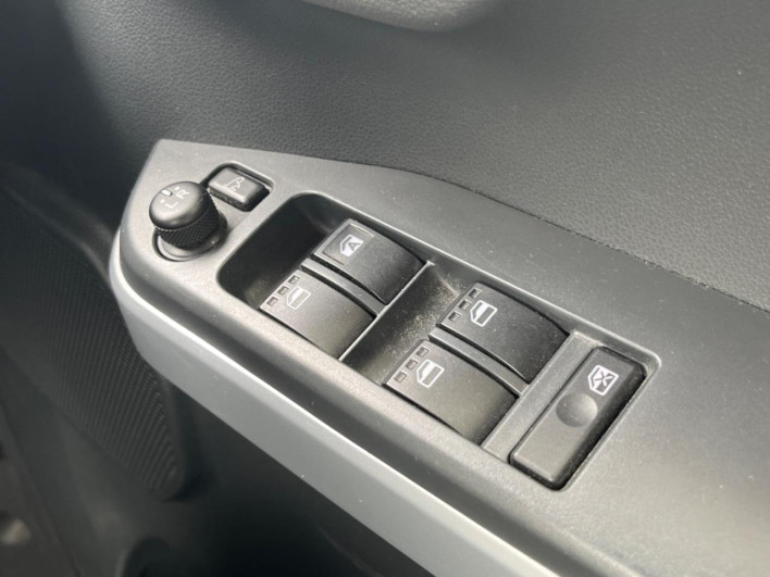 2016 Toyota Pixis Mega DBA-LA700A (UW-6a2f6ca643124)[26]