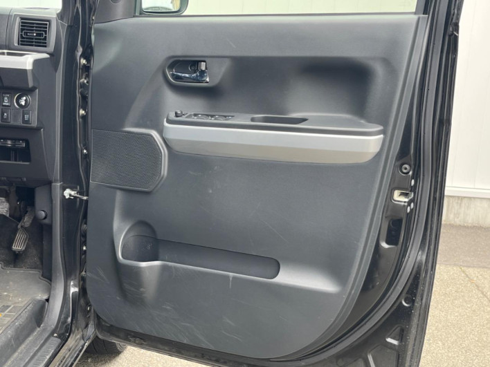 2016 Toyota Pixis Mega DBA-LA700A (UW-6a2f6ca643124)[24]