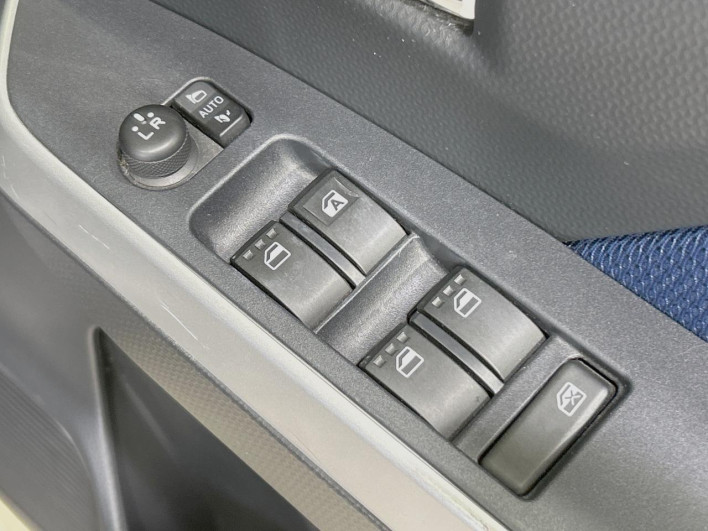 2016 Toyota Roomy DBA-M900A (UW-6a2f6cb2e1aa7)[19]