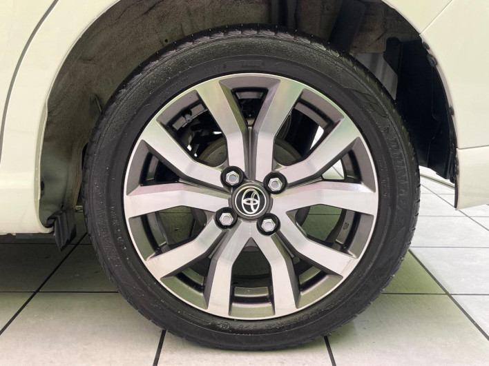 2018 Toyota Roomy DBA-M900A (UW-6a2f6cb443a5a)[16]