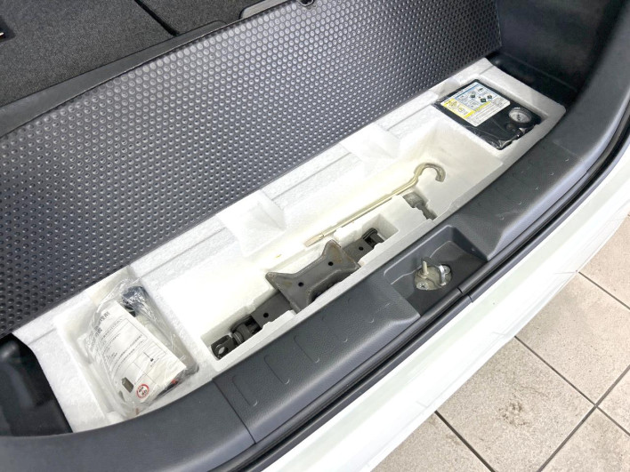 2014 Suzuki Wagon R Stingray DBA-MH34S (UW-6a2f6cca7f04e)[27]