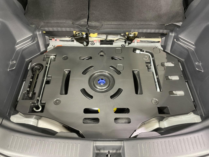 2021 Toyota Aqua 6AA-MXPK11 (UW-6a2f6d027d069)[29]
