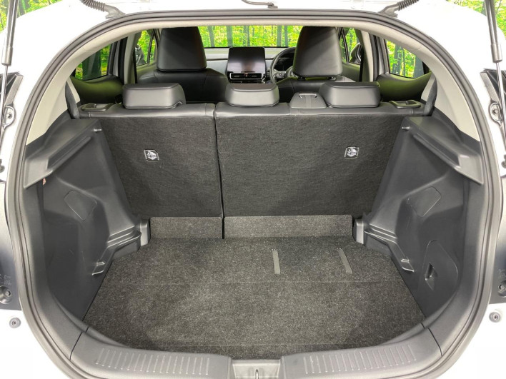 2021 Toyota Aqua 6AA-MXPK11 (UW-6a2f6d027d069)[26]