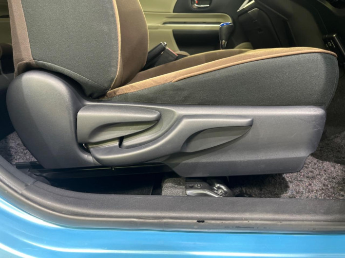 2014 Toyota Aqua DAA-NHP10 (UW-6a2f6d1d4270f)[7]