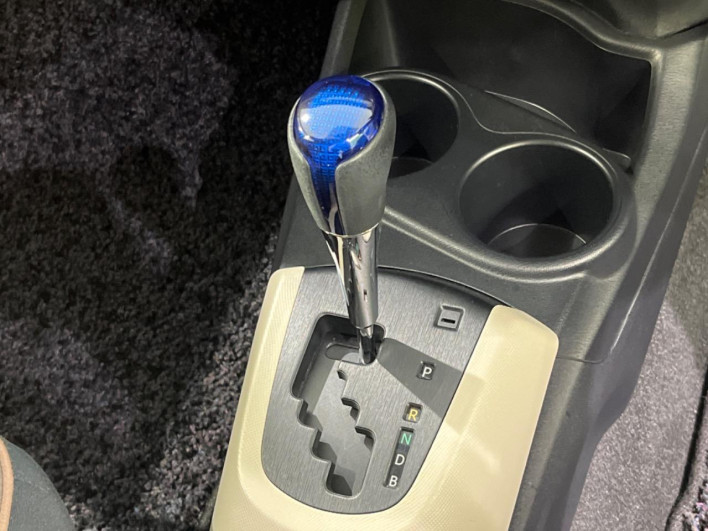 2014 Toyota Aqua DAA-NHP10 (UW-6a2f6d1d4270f)[11]