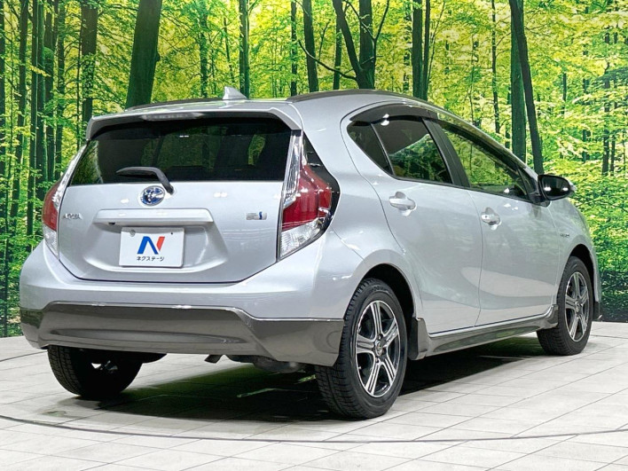2016 Toyota Aqua DAA-NHP10 (UW-6a2f6d1e54cee)[9]
