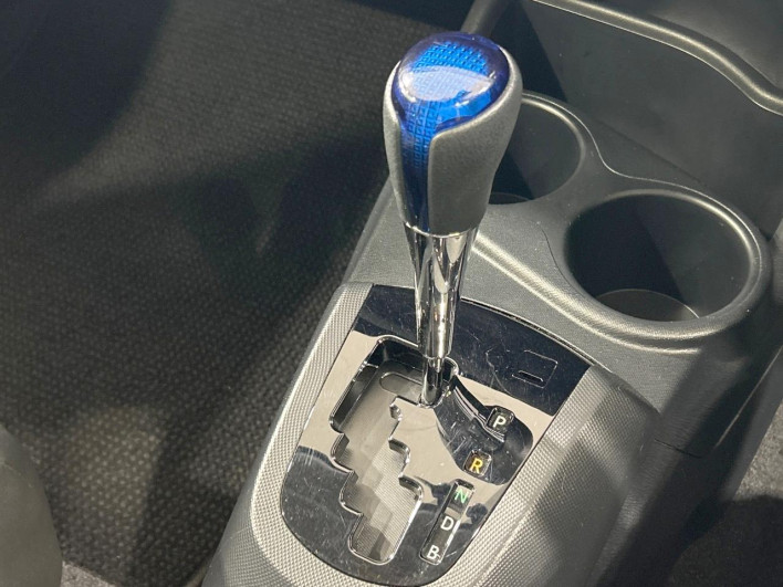 2016 Toyota Aqua DAA-NHP10 (UW-6a2f6d1e54cee)[27]