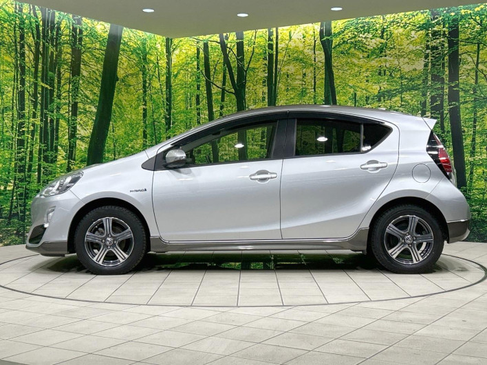 2016 Toyota Aqua DAA-NHP10 (UW-6a2f6d1e54cee)[6]