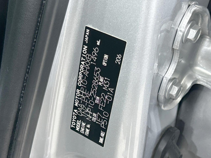 2016 Toyota Aqua DAA-NHP10 (UW-6a2f6d1e54cee)[1]