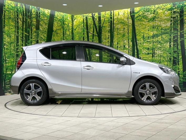 2016 Toyota Aqua DAA-NHP10 (UW-6a2f6d1e54cee)[10]