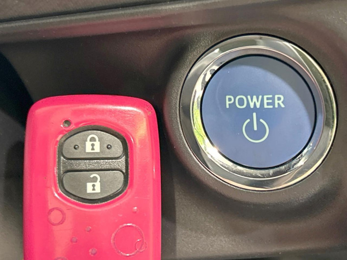 2016 Toyota Aqua DAA-NHP10 (UW-6a2f6d1e54cee)[20]
