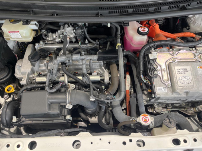 2019 Toyota Aqua DAA-NHP10 (UW-6a2f6d1f56362)[4]