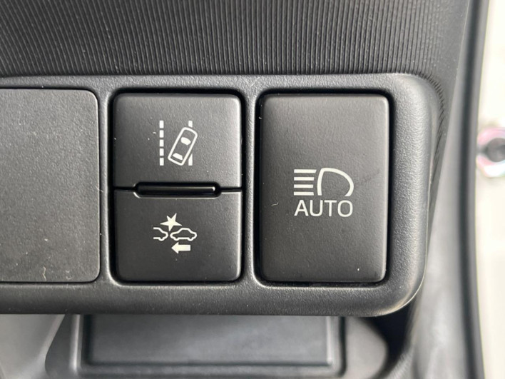 2019 Toyota Aqua DAA-NHP10 (UW-6a2f6d1f56362)[26]