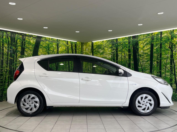 2019 Toyota Aqua DAA-NHP10 (UW-6a2f6d1f56362)[9]