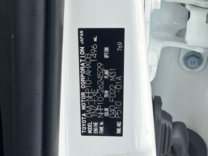 2019 Toyota Aqua DAA-NHP10 (UW-6a2f6d1f56362)[1]