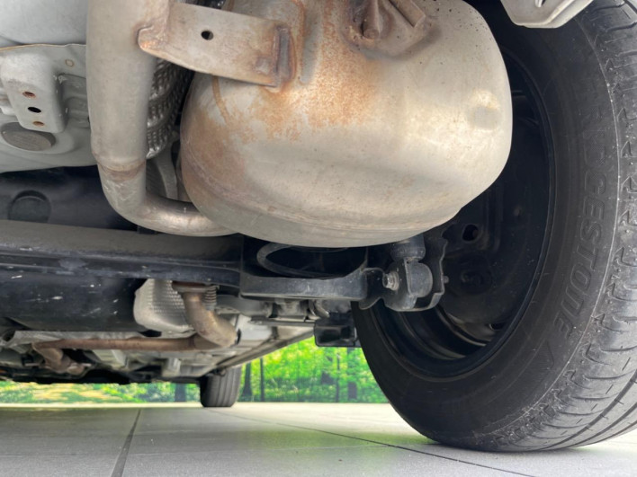 2019 Toyota Aqua DAA-NHP10 (UW-6a2f6d1f56362)[19]