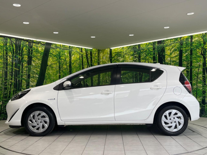 2019 Toyota Aqua DAA-NHP10 (UW-6a2f6d1f56362)[13]