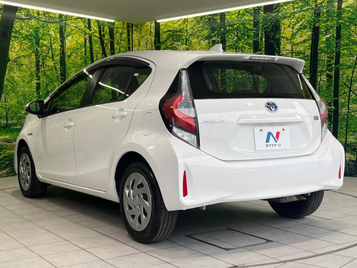 2019 Toyota Aqua DAA-NHP10 (UW-6a2f6d1f56362)[12]