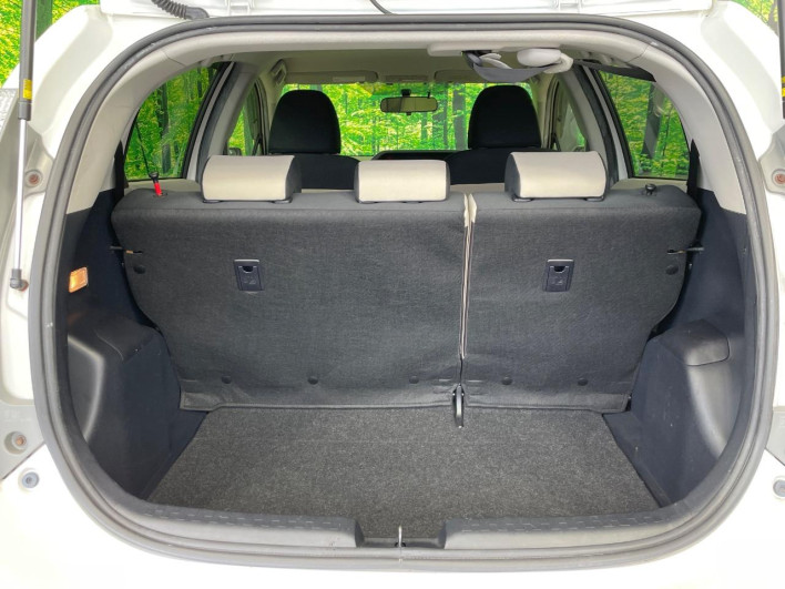 2013 Toyota Aqua DAA-NHP10 (UW-6a2f6d21207d8)[13]