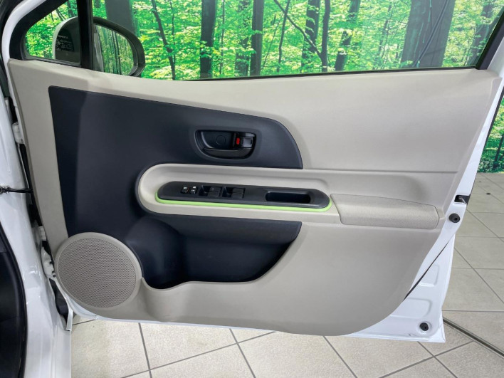 2013 Toyota Aqua DAA-NHP10 (UW-6a2f6d21207d8)[21]