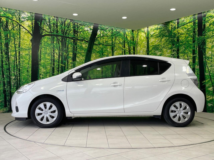 2013 Toyota Aqua DAA-NHP10 (UW-6a2f6d21207d8)[25]