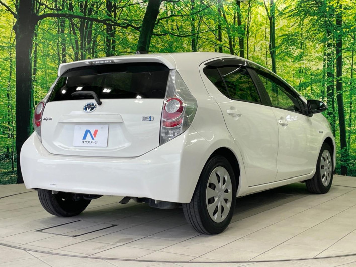 2013 Toyota Aqua DAA-NHP10 (UW-6a2f6d21207d8)[9]