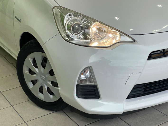 2013 Toyota Aqua DAA-NHP10 (UW-6a2f6d21207d8)[27]