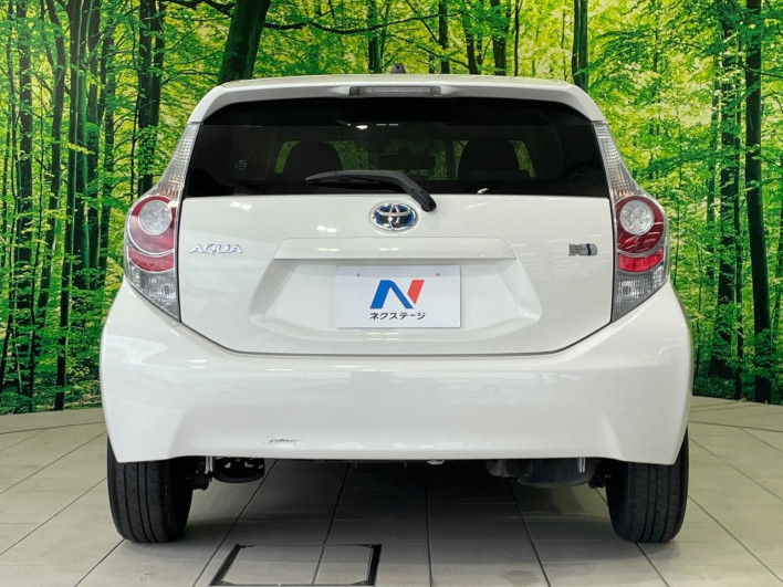 2013 Toyota Aqua DAA-NHP10 (UW-6a2f6d21207d8)[23]