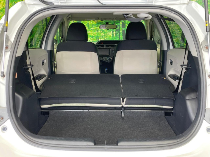 2013 Toyota Aqua DAA-NHP10 (UW-6a2f6d21207d8)[10]