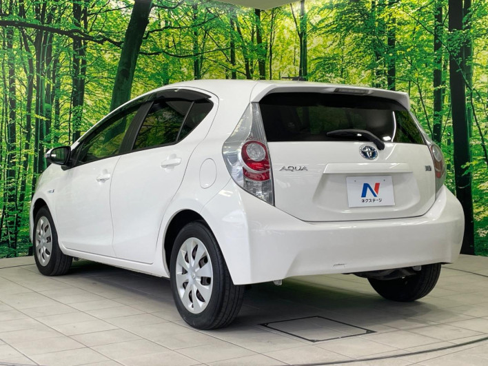 2013 Toyota Aqua DAA-NHP10 (UW-6a2f6d21207d8)[24]