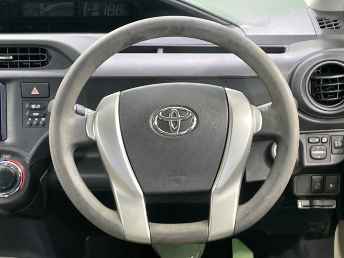 2013 Toyota Aqua DAA-NHP10 (UW-6a2f6d21207d8)[20]