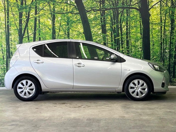 2014 Toyota Aqua DAA-NHP10 (UW-6a2f6d219a058)[28]