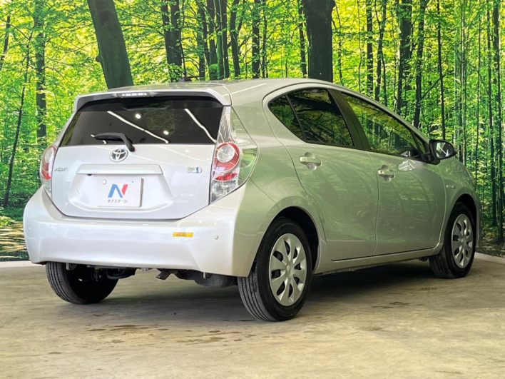 2014 Toyota Aqua DAA-NHP10 (UW-6a2f6d219a058)[29]