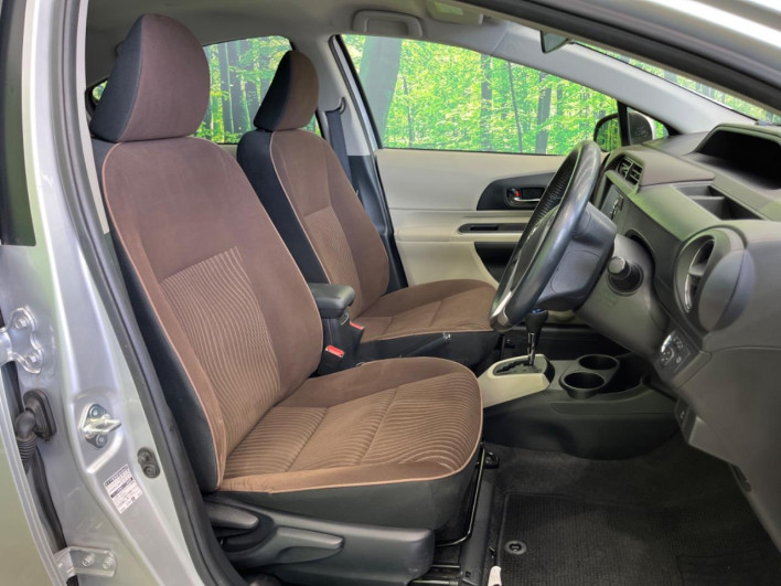 2014 Toyota Aqua DAA-NHP10 (UW-6a2f6d219a058)[18]