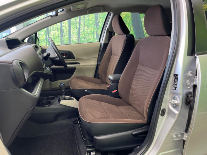 2014 Toyota Aqua DAA-NHP10 (UW-6a2f6d219a058)[11]