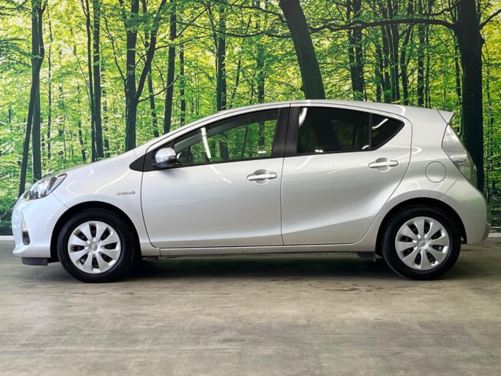 2014 Toyota Aqua DAA-NHP10 (UW-6a2f6d219a058)[27]