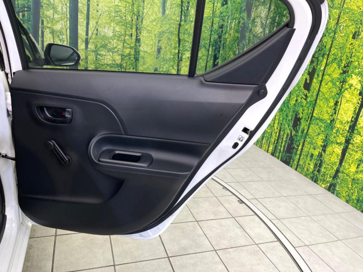 2019 Toyota Aqua DAA-NHP10 (UW-6a2f6d2478176)[28]