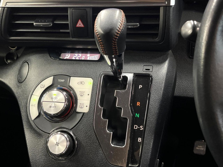 2017 Toyota Sienta DBA-NSP170G (UW-6a2f6d2998bfb)[28]