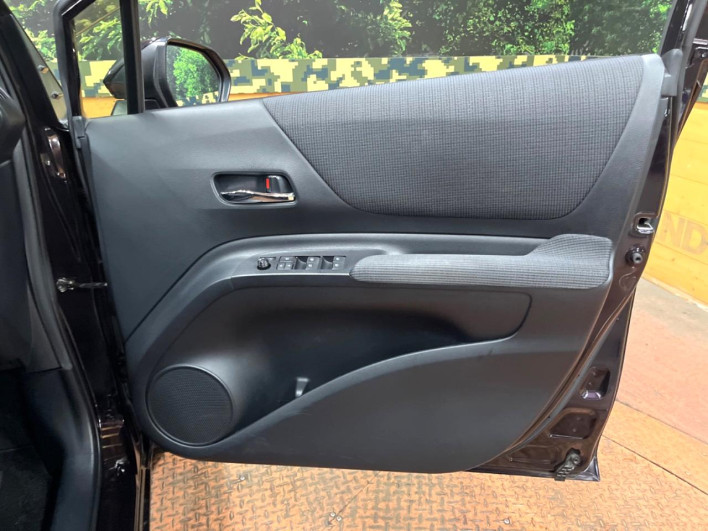 2017 Toyota Sienta DBA-NSP170G (UW-6a2f6d2998bfb)[9]