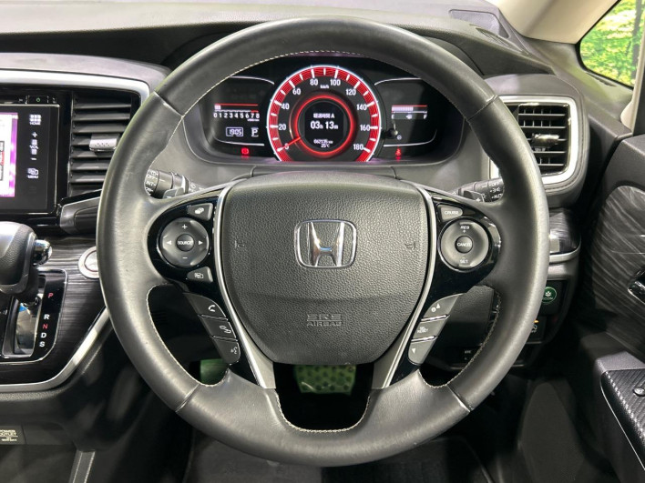 2014 Honda Odyssey DBA-RC1 (UW-6a2f6d301237c)[28]
