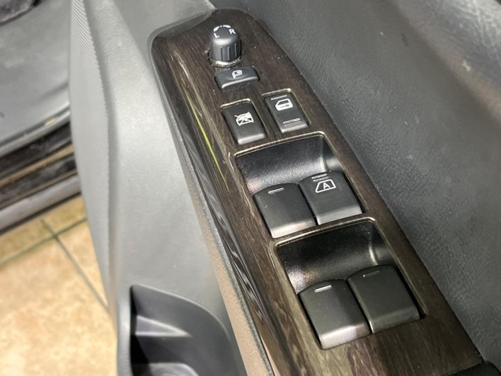 2011 Nissan Elgrand DBA-TE52 (UW-6a2f6d4ebb07b)[12]