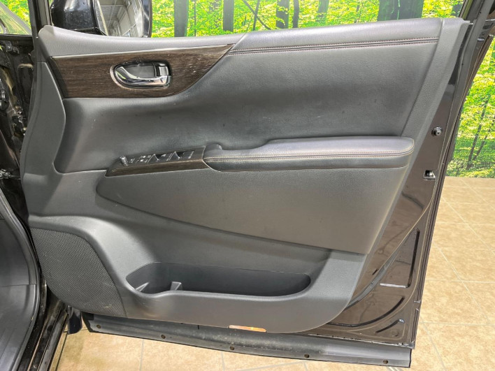 2011 Nissan Elgrand DBA-TE52 (UW-6a2f6d4ebb07b)[11]