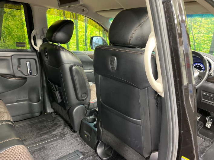 2011 Nissan Elgrand DBA-TE52 (UW-6a2f6d4ebb07b)[17]
