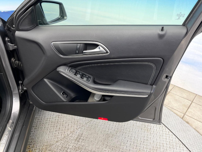 2017 Mercedes Benz GLA Class DBA-156947 (UW-6a2f6d66b627b)[29]