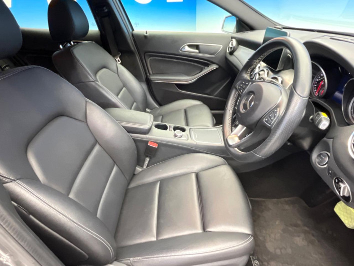 2017 Mercedes Benz GLA Class DBA-156947 (UW-6a2f6d66b627b)[27]